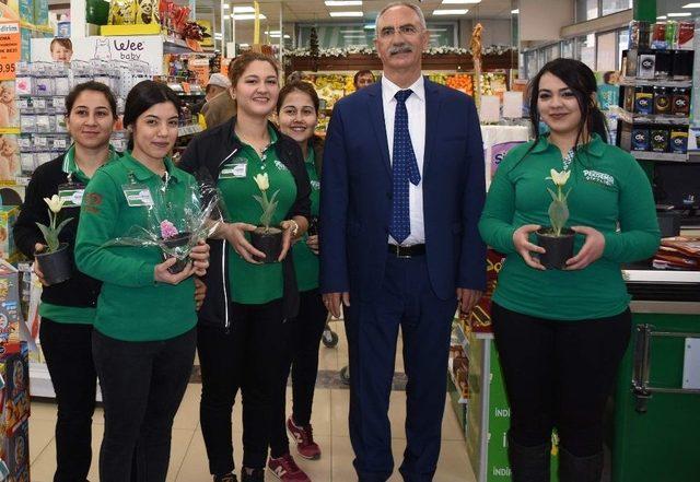 Başkan Gürşat Kale; “kadınlar Başımızın Tacıdır”