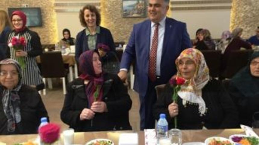 Başkan &Ouml;zg&uuml;ven, Şehit Ve Gazi Aileleriyle Bir Araya Geldi