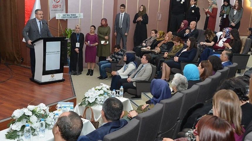 Sel&ccedil;uk&rsquo;ta Yaşamın Her Alanında Kadın Konuşuldu