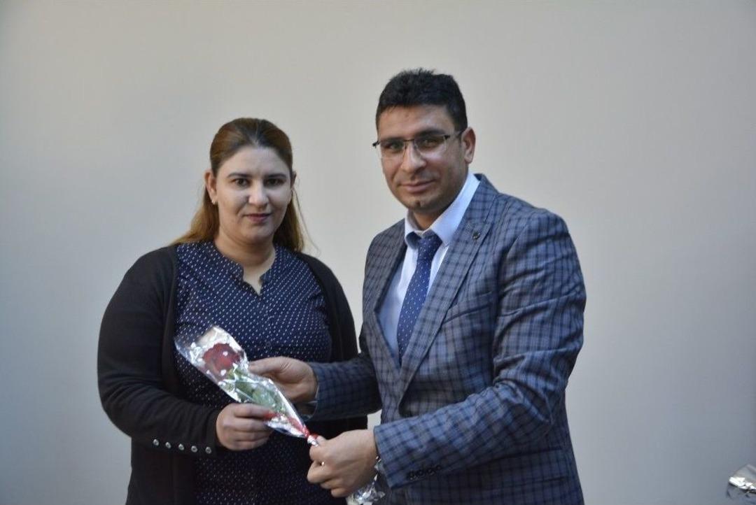 Kaymakam &Ccedil;imşit&rsquo;ten Kurumlarda &Ccedil;alışan Bayan Personele Karanfil