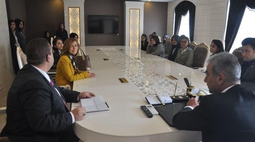 Kaymakam G&uuml;rb&uuml;z&rsquo;den Sınavı &Ouml;ncesi &Ouml;ğrencilere Moral