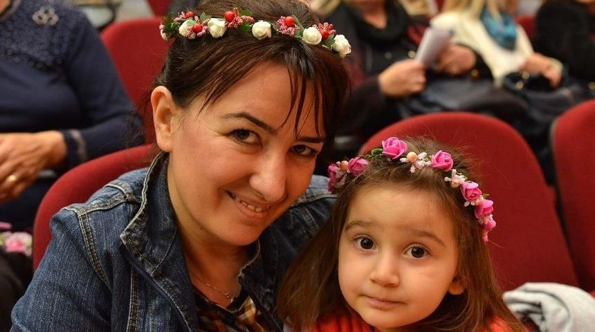 Mersin B&uuml;y&uuml;kşehir Belediyesi&rsquo;nden Kadınlar G&uuml;n&uuml;&rsquo;ne Tiyatrolu Kutlama