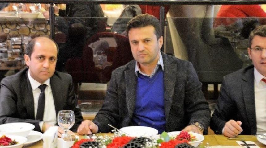 Gaziantepsporlu Yönetici Ve Futbolcular Moral Yemeğinde Buluştu.