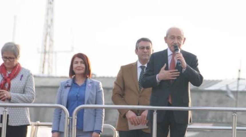 Kemal Kılı&ccedil;daroğlu, El Bab Şehidinin Ailesini Ziyaret Etti (4)
