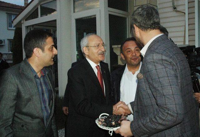 Kılıçdaroğlu’nda Eski İl Başkanı Gedikli’nin Ailesine Başsağlığı Ziyareti