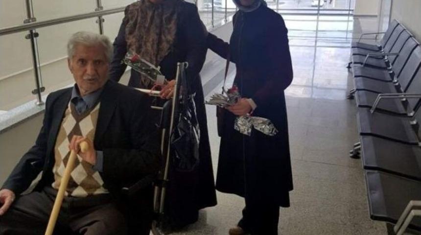 T&uuml;gva&rsquo;dan &Ccedil;alışan Kadınlara Karanfil