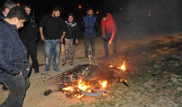 Borcunu Ödemeyen Arkadaşının Çalıntı Motosikletini Ateşe Verdi