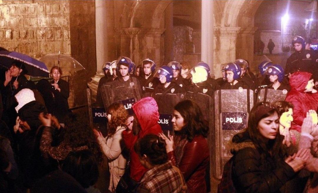 Antalya&rsquo;da Kadınların &lsquo;feminist Gece Y&uuml;r&uuml;y&uuml;ş&uuml;&rsquo;ne Polis Engeli