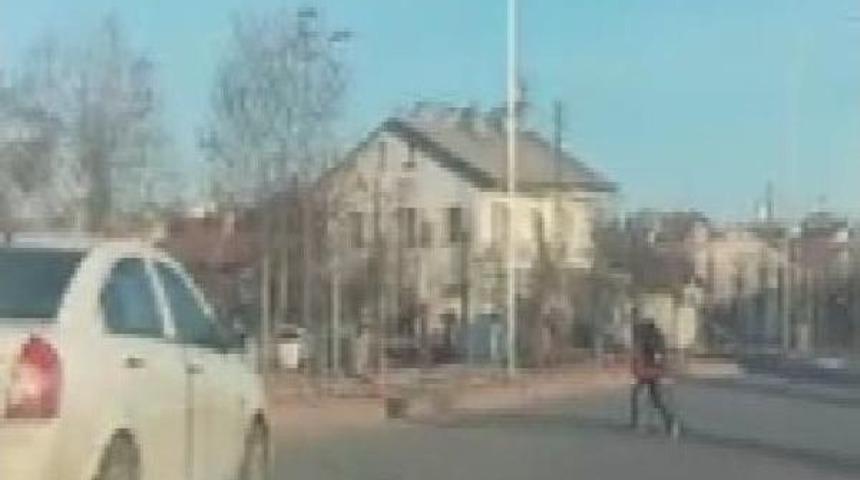 Otomobilin &Ccedil;ocuğa &Ccedil;arpma Anı Kamerada