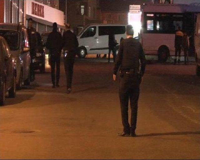 Ataşehir'de Polis Aracına Doğru Ateş Açıldı