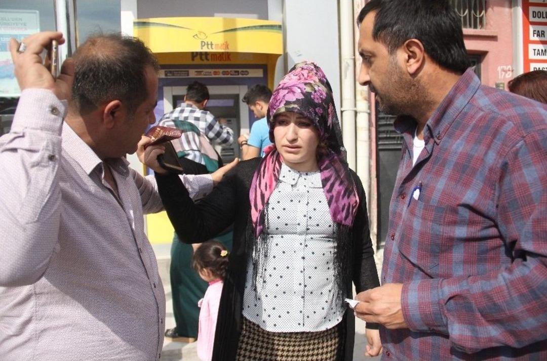 Kulağındaki K&uuml;peyi Sahte Polise Kaptıran Kadının G&ouml;zyaşları