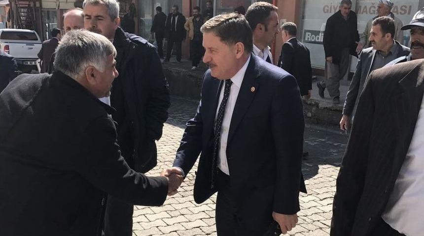 Ak Partili &Ouml;zbek&rsquo;e Şemdinli&rsquo;de Sıcak Karşılama