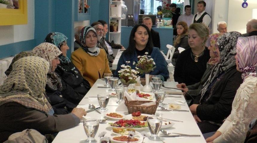 Egeliler Derneği Şehit Anneleri Ve Eşlerini Unutmadı