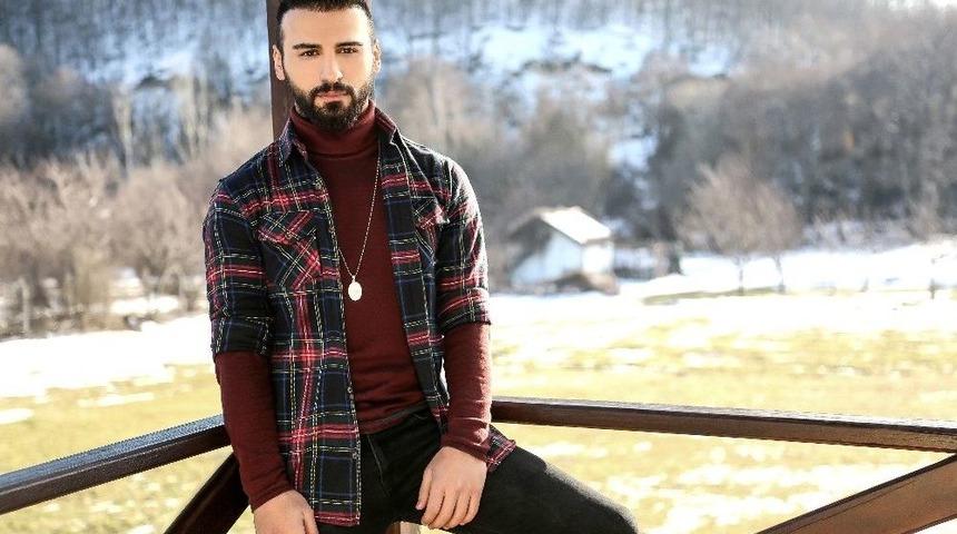 Emre Kaya&rsquo;nın Bırakıp Gidenlere İthaf Ettiği Şarkısının Beklenen Klibi Yayında