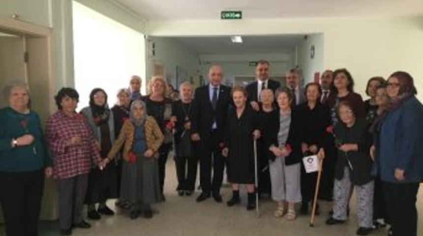 Milletvekili Ilıcalı&rsquo; Dan Huzur Evi Yaşlı Bakım Ve Rehabilitasyon Merkezi&rsquo;ne Ziyaret