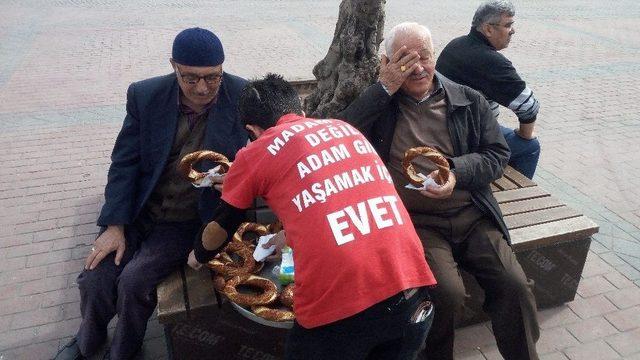 (&ouml;zel Haber) 15 Temmuz Sonrası Tanınan Simit&ccedil;iden &lsquo;evet&rsquo; Kampanyası 2