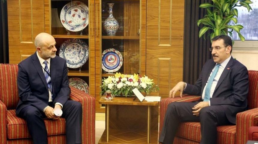 Bakan T&uuml;fenkci, Polonya B&uuml;y&uuml;kel&ccedil;isi Lang&rsquo;ı Kabul Etti