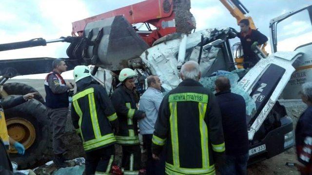 Hazır Beton Pompa Vinci Şarampole Devrildi: 1 Ölü, 1 Yaralı