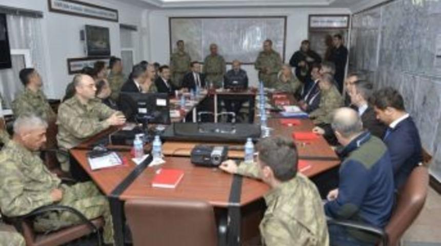 Bakan Soylu Operasyon B&ouml;lgesinde İncelemelerde Bulundu