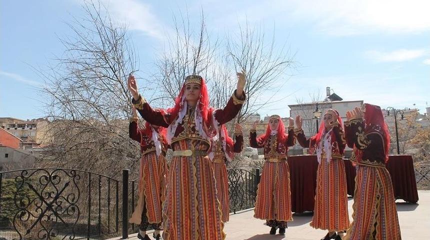 &Ouml;zel İnsanlara Mutluluk Değerler Eğitim Toplum Hizmeti Projesi Uygulandı