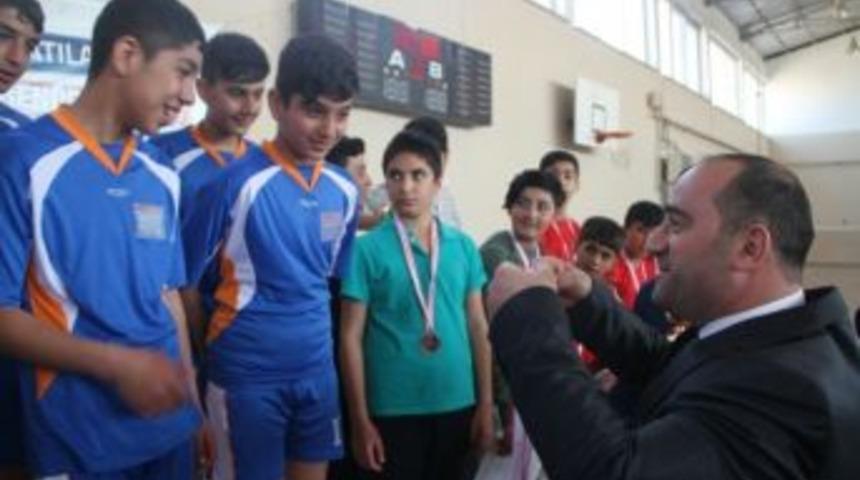 Diyarbakır&rsquo;da Badminton Yıldızlar M&uuml;sabakaları Tamamlandı