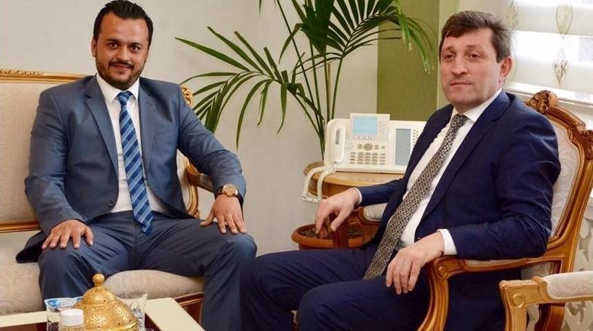 Lapsekili İş Adamları Vali Orhan Tavlı&rsquo;yı Ziyaret Etti