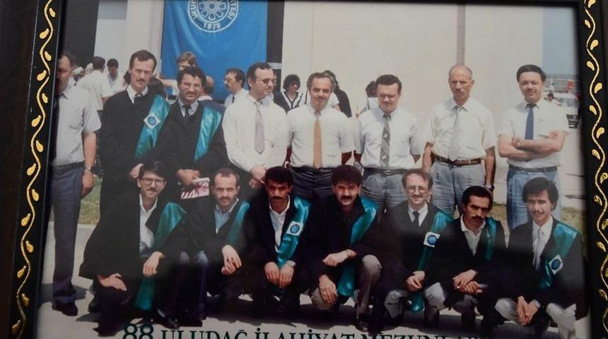 Bakan Bozdağ&rsquo;a Sınıf Arkadaşından S&uuml;rpriz Hediye