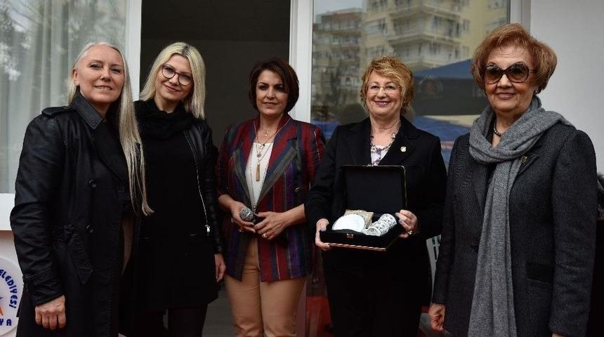 Zeytink&ouml;y&rsquo;de 8 Mart Kutlaması