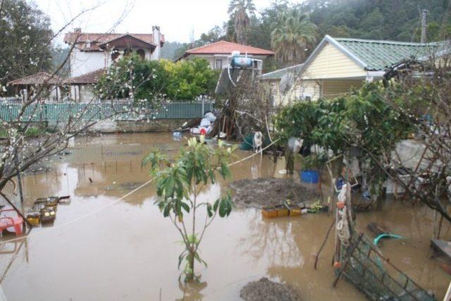 Marmaris’te Aşırı Yağış Su Taşkınlarına Neden Oldu