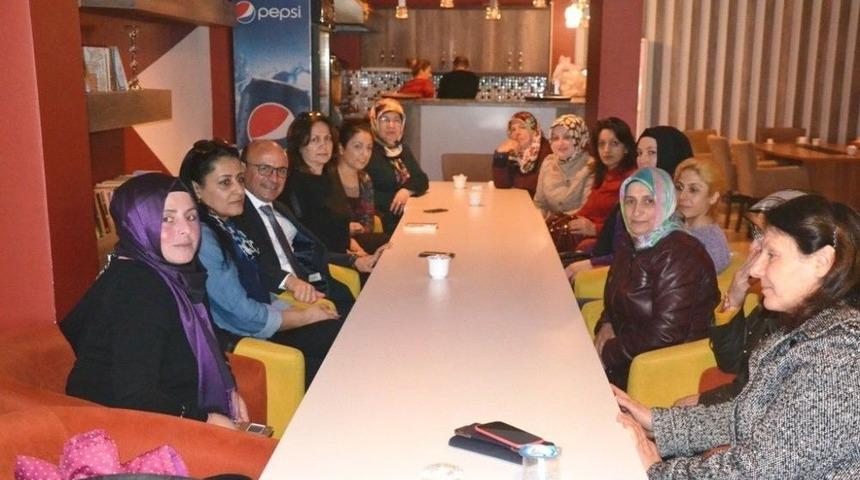 G&ouml;n&uuml;ll&uuml; Kadınlar &lsquo;evet&rsquo; İ&ccedil;in &Ccedil;alışıyor