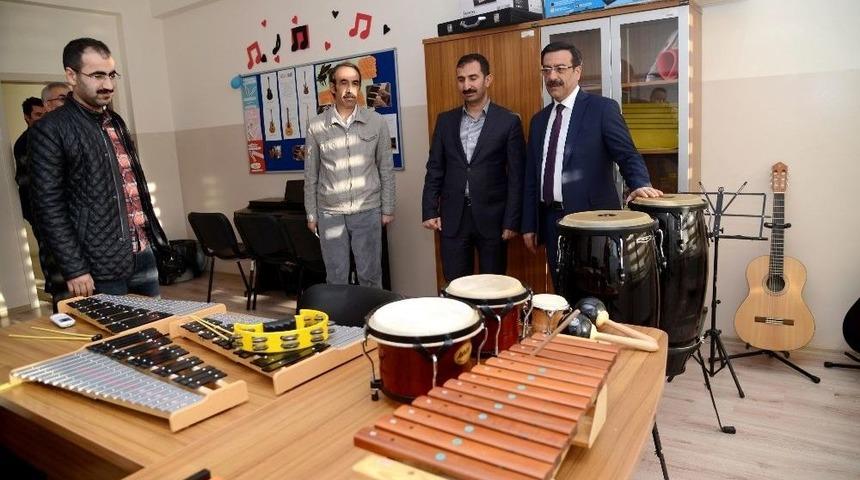 Başkan Atilla: &Ccedil;ocuklar Geleceğimizdir, Eğitimlerine Katkı Sunmalıyız