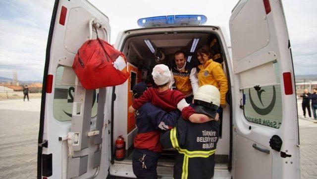 Lisedeki Yangın, Deprem Ve Personel Tahliye Tatbikatı Gerçeğini Aratmadı