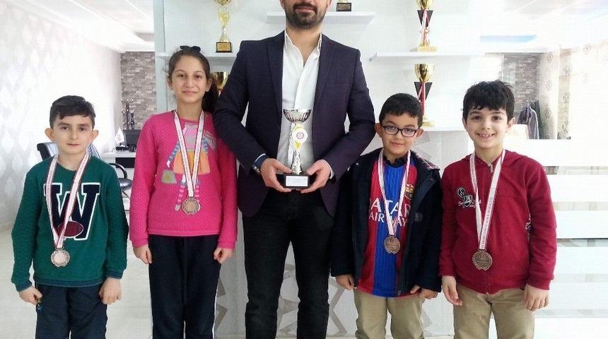 &Ccedil;&ouml;z&uuml;m Koleji, Futbol Ve Satran&ccedil; Turnuvalarında Adından S&ouml;z Ettirdi