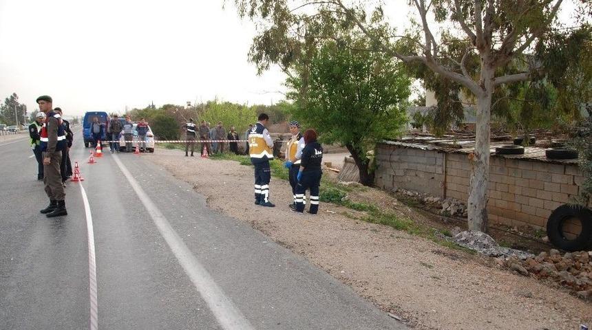 Yol Kenarında Kadın Cesedi Bulundu
