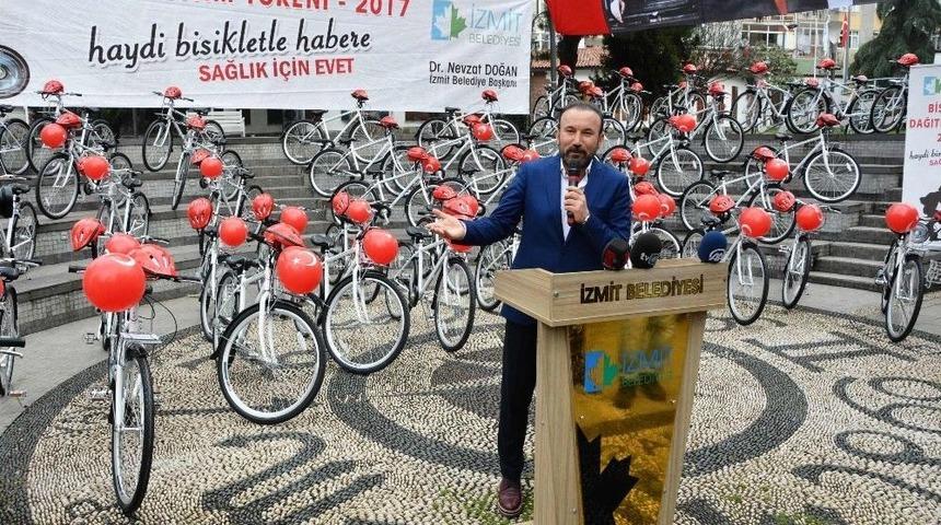 İzmit Belediyesi Gazetecilere Bisiklet Hediye Etti