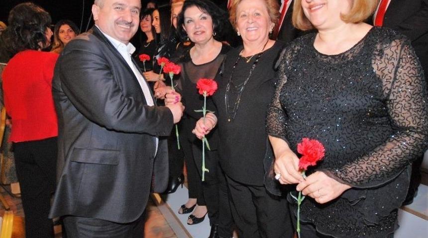 K&ouml;rfez&rsquo;de Kadınlara &Ouml;zel Konser