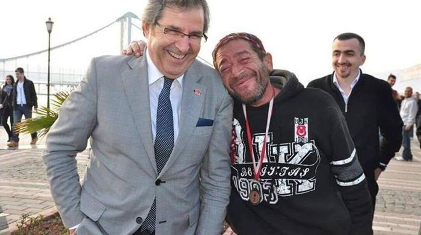 O Taraftarın Heykeli Yapılıyor