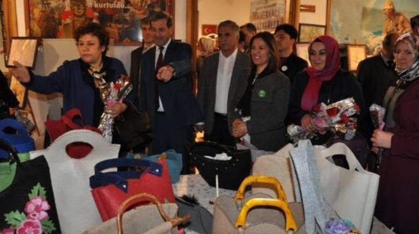 Simav&rsquo;da &rsquo;&uuml;&ccedil;&uuml; Bir Arada&rsquo; Sergisi