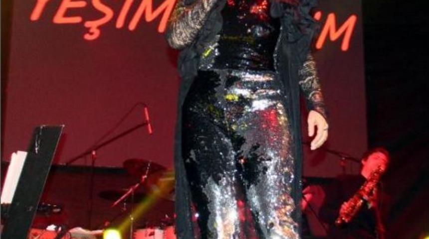 Yeşim Salkım'dan Ajda Pekkan&rsquo;A Yaş G&ouml;ndermesi