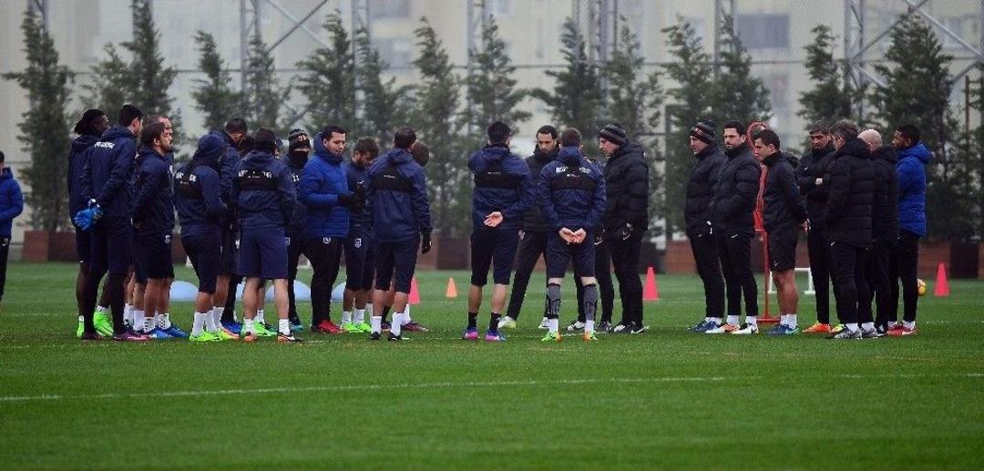 Medipol Başakşehir, Atiker Konyaspor Ma&ccedil;ı Hazırlıklarını S&uuml;rd&uuml;r&uuml;yor