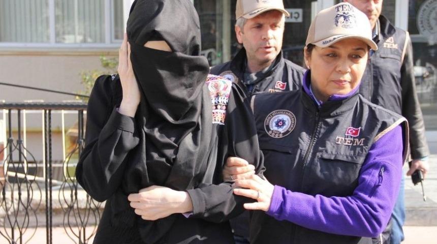 Gen&ccedil; Kadın, Fet&ouml;&rsquo;den Cezaevindeki Babasına Cep Telefonu Par&ccedil;ası G&ouml;t&uuml;r&uuml;rken Yakalandı