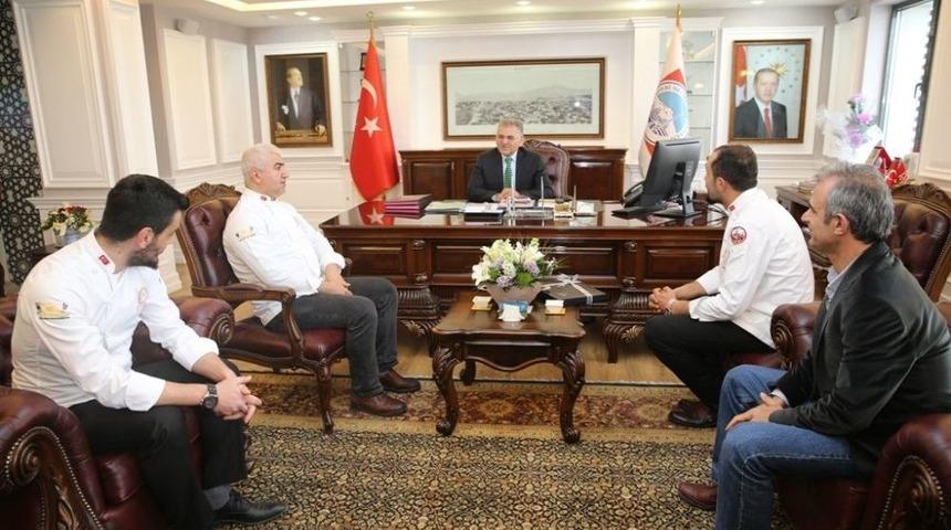 Pastacılar Ve Aş&ccedil;ılar Derneği Başkan B&uuml;y&uuml;kkılı&ccedil;&rsquo;ı Ziyaret Etti