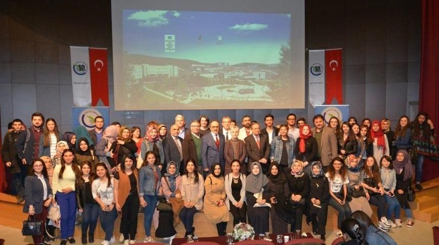 D&uuml;zce &Uuml;niversitesi Milli Şairimiz Mehmet Akif Ersoy&rsquo;un Torununu Ağırladı