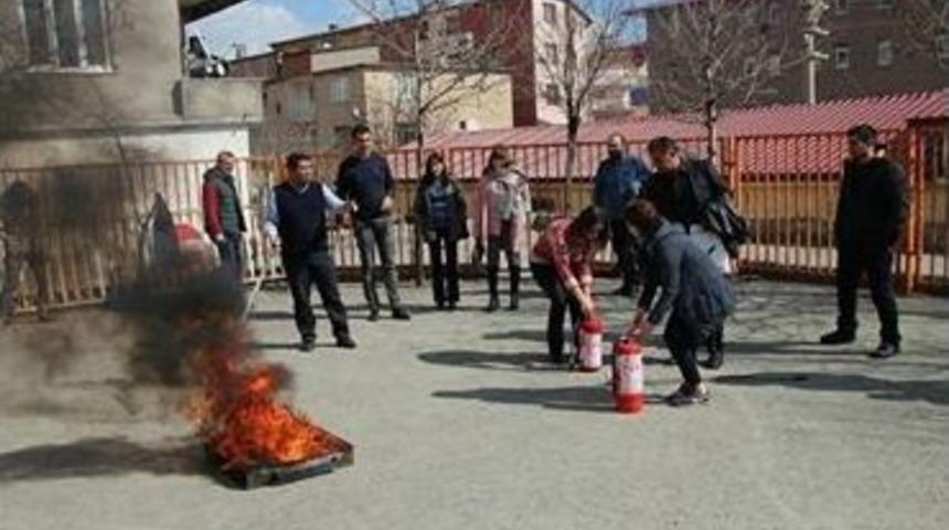 Kulp&rsquo;ta Eğitimcilere Yangın Eğitimi Verildi