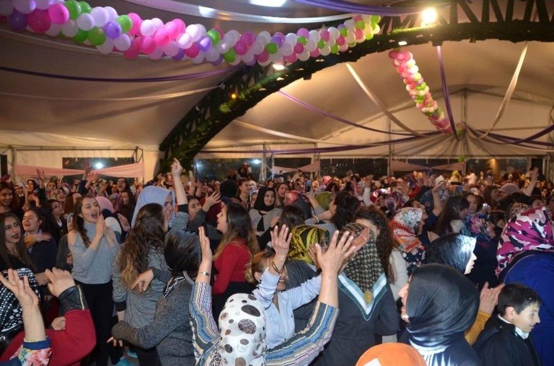 Kadınlar 8 Mart&rsquo;ta Hem Eğlendi, Hem Kazandı