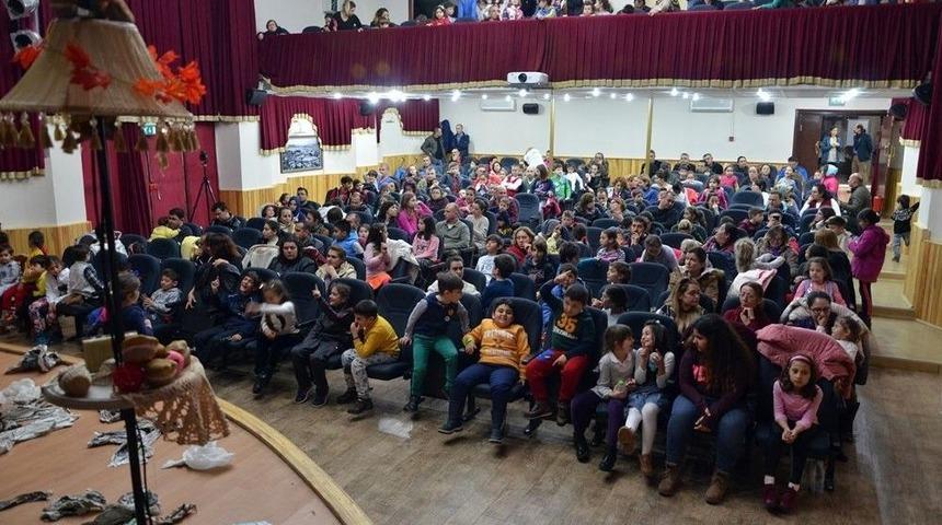 İspanyol Kukla Tiyatrosu Fo&ccedil;a&rsquo;da Hayranlıkla İzlendi