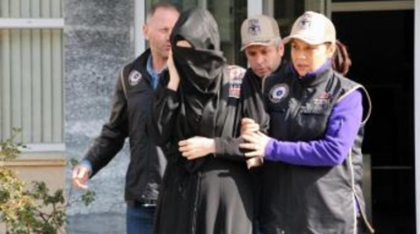 Fet&ouml;'den Tutuklanan Babasını G&ouml;rmeye Gitti, G&ouml;zaltına Alındı