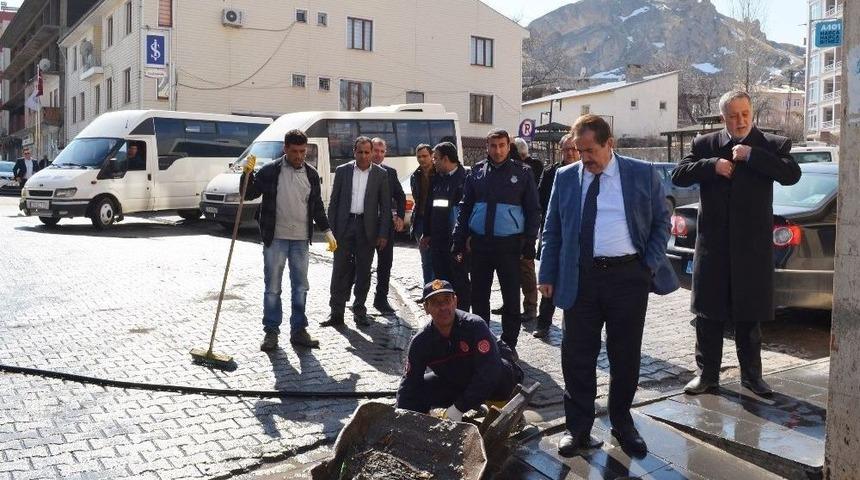 Adilcevaz’da Yol Yıkama Ve Temizlik Çalışması