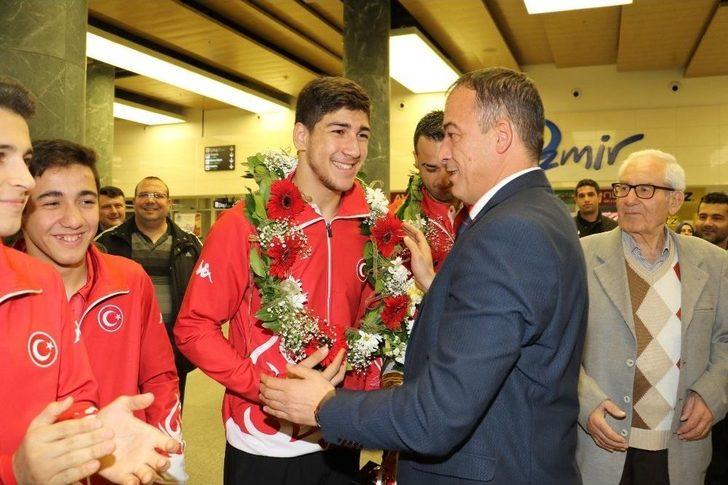 Avrupa Şampiyonuna Coşkulu Karşılama G1