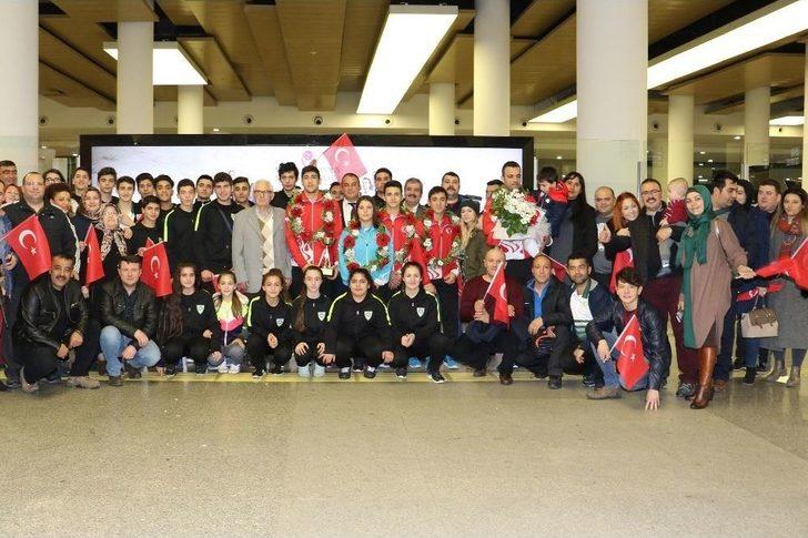 Avrupa Şampiyonuna Coşkulu Karşılama G2